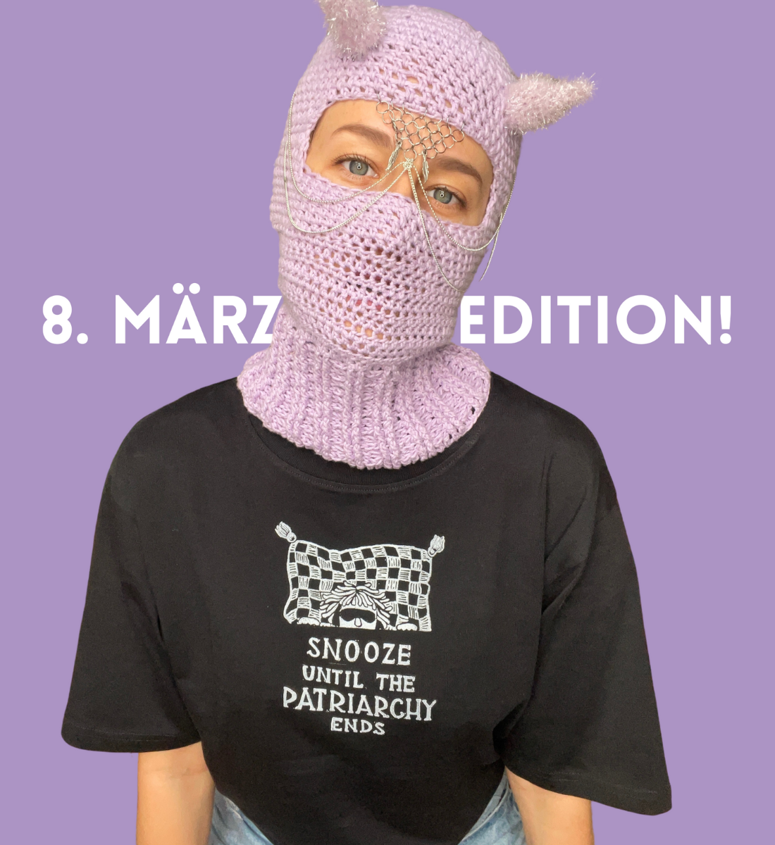 Dieses Schwarzes Linoldruck Shirt aus 100% Biobaumwolle trägt den Aufdruck “Snooze until the Patriarchy ends”.